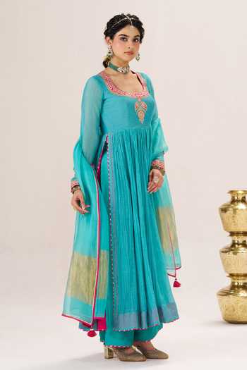 Buy_Almaari By Pooja Patel_Green Silk, Chanderi, Tissue Square Neck Roop Aari Embroidered Anarkali Set _Online_at_Aza_Fashions