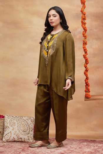 Buy Dareiss Green Silk, Chiffon Round Neck Meer Harit Yoke Embroidered Kurta And Salwar Set Buy_Dareiss_Green Silk, Chiffon Round Neck Meer Harit Yoke Embroidered Kurta And Salwar Set