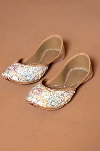 Shilpsutra Rajsi Chandni Embroidered Juttis 