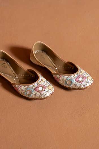 Shilpsutra Ivory Rajsi Chandni Embroidered Juttis Online at Aza Fashions Shilpsutra_Ivory Rajsi Chandni Embroidered Juttis _Online_at_Aza_Fashions