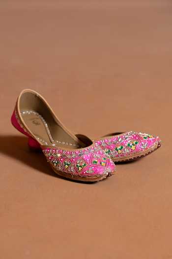 Shilpsutra_Pink Gulabi Mahal Embroidered Juttis _Online_at_Aza_Fashions
