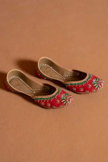 Shilpsutra Mehfil-E-Rang Embroidered Juttis 