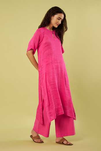 Vinusto Pink Linen, Handloom Cotton Keyhole Neck, Yes Solid Kurta And Pant Set Online at Aza Fashions Vinusto_Pink Linen, Handloom Cotton Keyhole Neck, Yes Solid Kurta And Pant Set _Online_at_Aza_Fashions