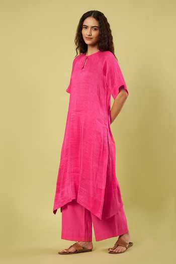 Vinusto Pink Linen, Handloom Cotton Keyhole Neck, Yes Solid Kurta And Pant Set at Aza Fashions Vinusto_Pink Linen, Handloom Cotton Keyhole Neck, Yes Solid Kurta And Pant Set _at_Aza_Fashions