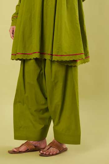Buy_Vinusto_Olive Green Cotton V-neck Placement Embroidered Kurta And Farshi Salwar Set _Online_at_Aza_Fashions