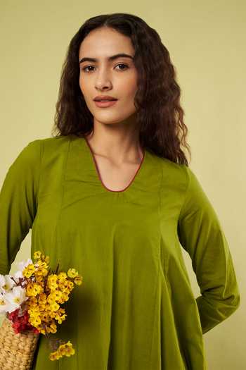 Shop_Vinusto_Olive Green Cotton V-neck Placement Embroidered Kurta And Farshi Salwar Set _Online_at_Aza_Fashions