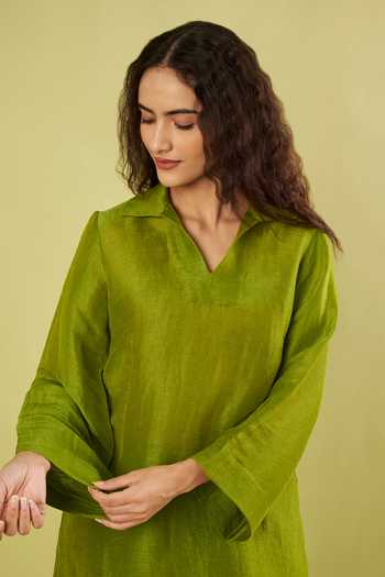 Vinusto Olive Green Linen, Handloom Cotton Collared Neck Top And Pant Set at Aza Fashions Vinusto_Olive Green Linen, Handloom Cotton Collared Neck Top And Pant Set _at_Aza_Fashions