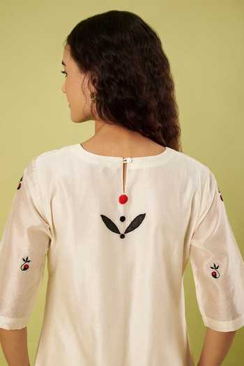 Vinusto_Ivory Chanderi Round Neck Placement Embroidered Kurta And Pant Set _Online_at_Aza_Fashions