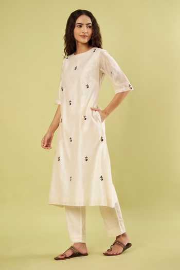 Shop_Vinusto_Ivory Chanderi Round Neck Placement Embroidered Kurta And Pant Set _Online_at_Aza_Fashions