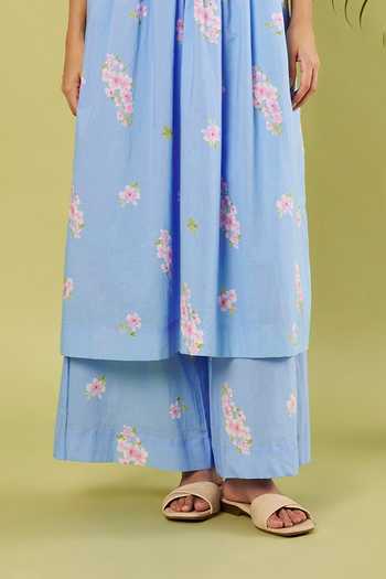 Vinusto_Blue Cotton V-neck, Yes Floral Print Kurta And Palazzo Set _Online_at_Aza_Fashions