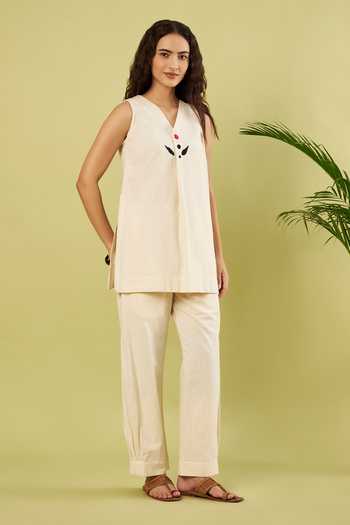 Buy_Vinusto_Ivory Handloom Cotton V-neck Top And Pant Set _Online_at_Aza_Fashions