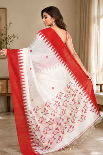 Shop Jhambthreads Off White Silk Matka Saree With Running Blouse at Aza Fashions Shop_Jhambthreads_Off White Silk Matka Saree With Running Blouse _at_Aza_Fashions