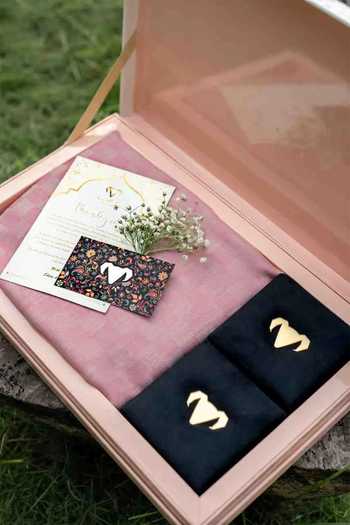 Buy_Dusala_Pink The Blush Promise Jewellery And Stole Gift Set _Online_at_Aza_Fashions