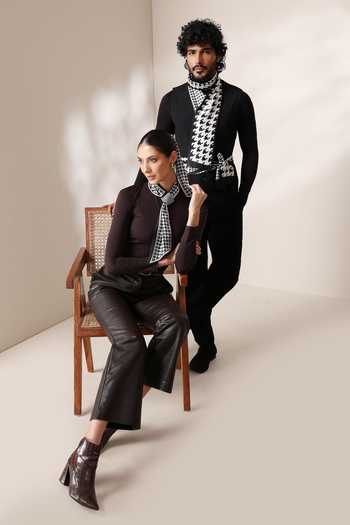 Dusala Black His And Her Houndstooth Stole Gift Set Online at Aza Fashions Dusala_Black His And Her Houndstooth Stole Gift Set _Online_at_Aza_Fashions