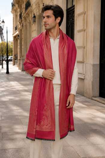 Dusala Pink The Heirloom Shawl Gift Box Online at Aza Fashions Dusala_Pink The Heirloom Shawl Gift Box _Online_at_Aza_Fashions