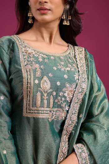 Buy_Aariyana Couture_Green Round Neck, Yes Yoke Embroidered Kurta Set 
