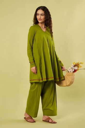 Vinusto Placement Embroidered Kurta & Farshi Salwar Set 