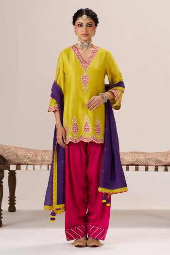 Almaari By Pooja Patel Jugni Chanderi Silk Kurta Set 