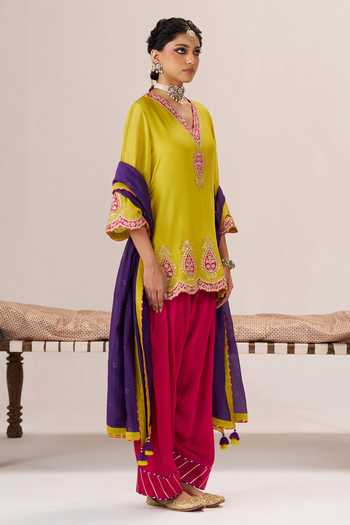 Almaari By Pooja Patel Yellow Silk, Chanderi V-neck Jugni Kurta Set Online at Aza Fashions Almaari By Pooja Patel_Yellow Silk, Chanderi V-neck Jugni Kurta Set _Online_at_Aza_Fashions