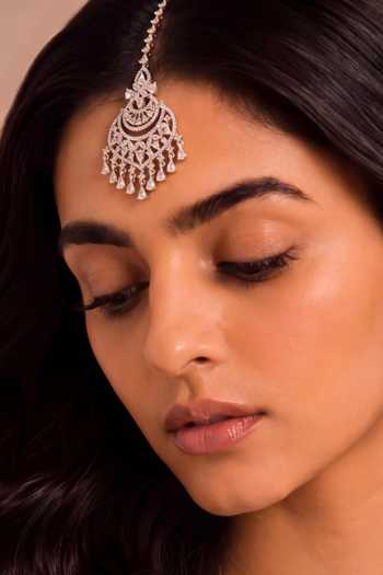 Mnsh Noor Chand Embellished Maangtikka
