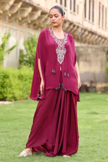 Swati Wadhwani Couture_Red Crepe Keyhole Neck Dori Embroidered Kaftan And Pant Set _at_Aza_Fashions