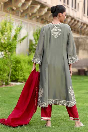 Swati Wadhwani Couture Embroidered Kurta Set 