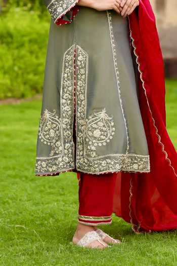 Swati Wadhwani Couture Grey Chanderi, Tissue Split V-neck, Yes Embroidered Kurta Set Online at Aza Fashions Swati Wadhwani Couture_Grey Chanderi, Tissue Split V-neck, Yes Embroidered Kurta Set _Online_at_Aza_Fashions