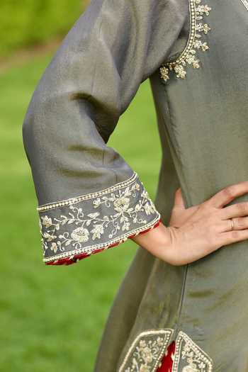 Swati Wadhwani Couture_Grey Chanderi, Tissue Split V-neck, Yes Embroidered Kurta Set _at_Aza_Fashions