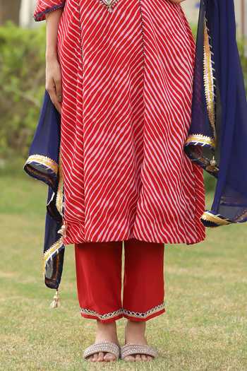 Buy Swati Wadhwani Couture Red Georgette, Chiffon Round Neck Leheriya Pattern Kurta Set Online at Aza Fashions Buy_Swati Wadhwani Couture_Red Georgette, Chiffon Round Neck Leheriya Pattern Kurta Set _Online_at_Aza_Fashions