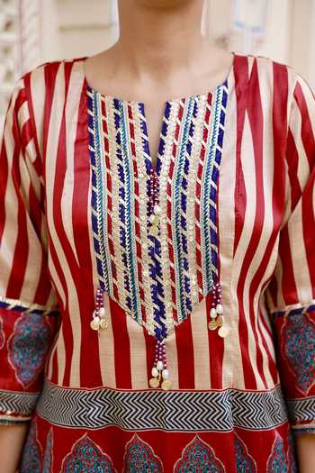 Buy_Swati Wadhwani Couture_Maroon Chanderi Split V-neck, Yes Ajrakh Print Kurta And Salwar Set 