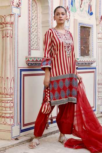 Buy_Swati Wadhwani Couture_Maroon Organza, Chanderi Round Neck Ajrakh Print Kurta Set _Online_at_Aza_Fashions