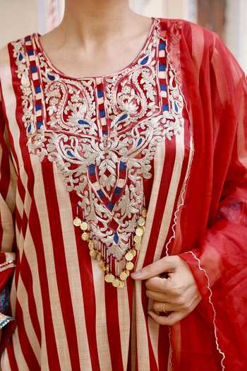Buy_Swati Wadhwani Couture_Maroon Organza, Chanderi Round Neck Ajrakh Print Kurta Set 