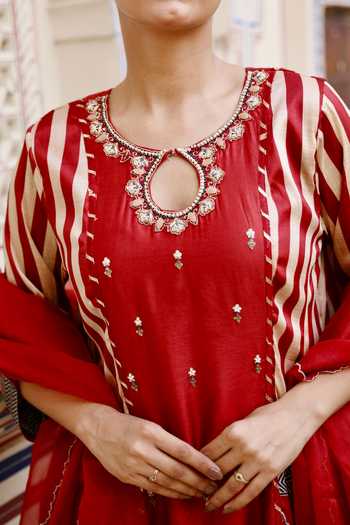 Swati Wadhwani Couture_Maroon Organza, Chanderi Keyhole Neck, Yes Ajrakh Print Kurta Set _Online_at_Aza_Fashions