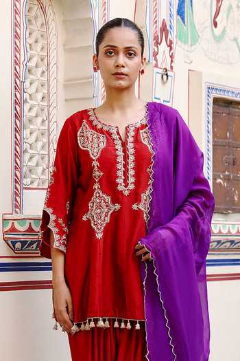 Swati Wadhwani Couture Maroon Organza, Chanderi Embroidered Kurta Set at Aza Fashions Swati Wadhwani Couture_Maroon Organza, Chanderi Embroidered Kurta Set _at_Aza_Fashions