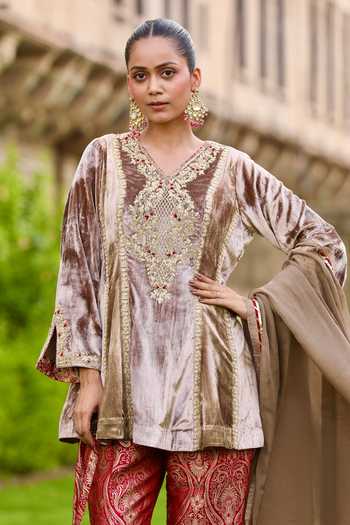Buy_Swati Wadhwani Couture_Beige Velvet, Brocade Embroidered Short Kurta Set 