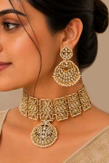 Vivinia By Vidhi Mehra Kundan Pearl Embellished Choker Set 