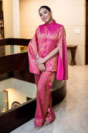Dusala Fuchsia Silk Mandarin Collar Jodha Banarasi Cape at Aza Fashions Dusala_Fuchsia Silk Mandarin Collar Jodha Banarasi Cape _at_Aza_Fashions