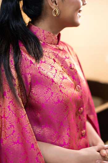 Shop Dusala Fuchsia Silk Mandarin Collar Jodha Banarasi Cape Shop_Dusala_Fuchsia Silk Mandarin Collar Jodha Banarasi Cape