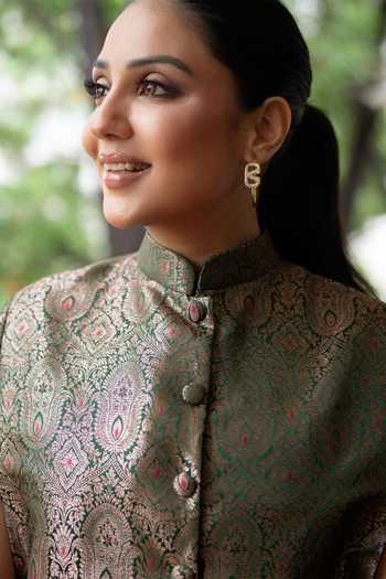 Shop Dusala Green Silk Mandarin Collar Noor Jahan Banarasi Cape Online at Aza Fashions Shop_Dusala_Green Silk Mandarin Collar Noor Jahan Banarasi Cape _Online_at_Aza_Fashions