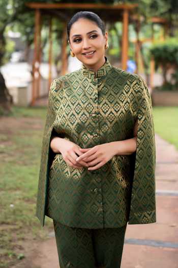 Dusala Gayatri Banarasi Cape 