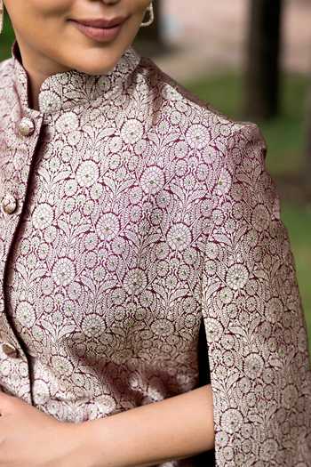 Buy Dusala Gold Silk Mandarin Collar Ahilya Banarasi Cape Online at Aza Fashions Buy_Dusala_Gold Silk Mandarin Collar Ahilya Banarasi Cape _Online_at_Aza_Fashions