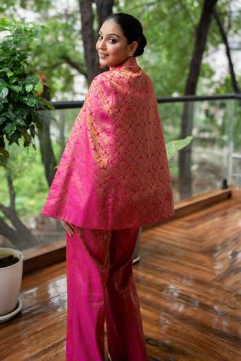 Buy_Dusala_Pink Silk Mandarin Collar Mira Banarasi Cape And Pant Co-ord Set _Online_at_Aza_Fashions