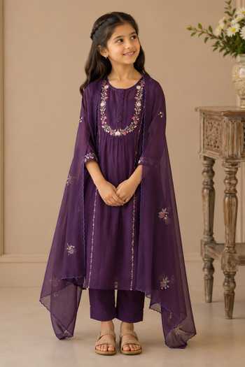 Tatwa Thread Embroidered Kurta Set 
