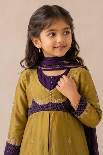 Buy Tatwa Green Silk, Cotton Floral Embroidered Kurta Set Online at Aza Fashions Buy_Tatwa_Green Silk, Cotton Floral Embroidered Kurta Set _Online_at_Aza_Fashions