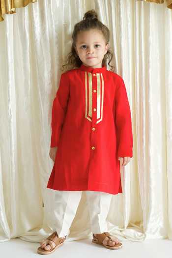 Tiber Taber Yoke Embellished Kurta Set 