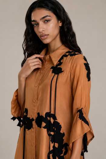 Vanshika Agarwal Label Yellow Tissue Collared Neck Moss Embroidered Top And Pant Set Online at Aza Fashions Vanshika Agarwal Label_Yellow Tissue Collared Neck Moss Embroidered Top And Pant Set _Online_at_Aza_Fashions