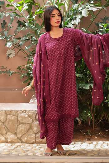 Shop Gulabo Jaipur Magenta Pure Cotton, Cotton, Doriya Round Neck, Yes Naira Printed Kurta Set Online at Aza Fashions Shop_Gulabo Jaipur_Magenta Pure Cotton, Cotton, Doriya Round Neck, Yes Naira Printed Kurta Set _Online_at_Aza_Fashions
