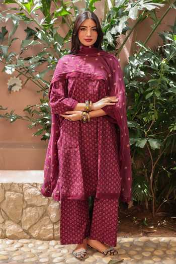 Gulabo Jaipur Magenta Pure Cotton, Cotton, Doriya Round Neck, Yes Naira Printed Kurta Set at Aza Fashions Gulabo Jaipur_Magenta Pure Cotton, Cotton, Doriya Round Neck, Yes Naira Printed Kurta Set _at_Aza_Fashions
