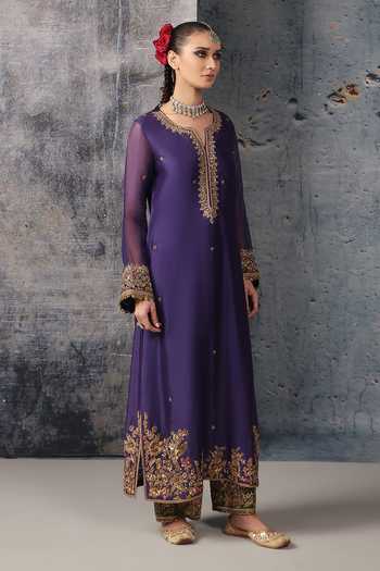 Label Niti Bothra Purple Silk, Organza, Chanderi V-neck Embroidered Straight Kurta And Pant Set at Aza Fashions Label Niti Bothra_Purple Silk, Organza, Chanderi V-neck Embroidered Straight Kurta And Pant Set _at_Aza_Fashions