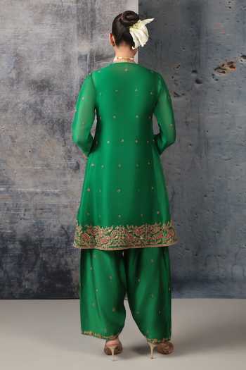 Shop Label Niti Bothra Green Silk, Organza, Tencel Split V-neck, Yes Short Pheran Kurta Set at Aza Fashions Shop_Label Niti Bothra_Green Silk, Organza, Tencel Split V-neck, Yes Short Pheran Kurta Set _at_Aza_Fashions